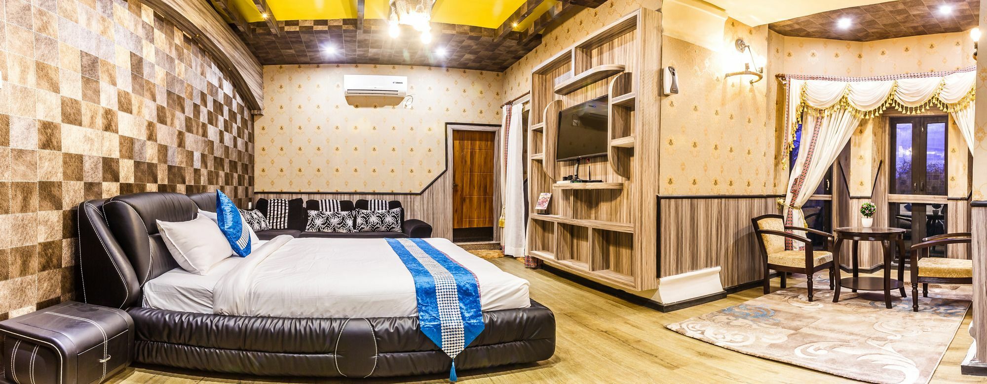 Royal Empire Boutique Hotel Катманду Екстериор снимка